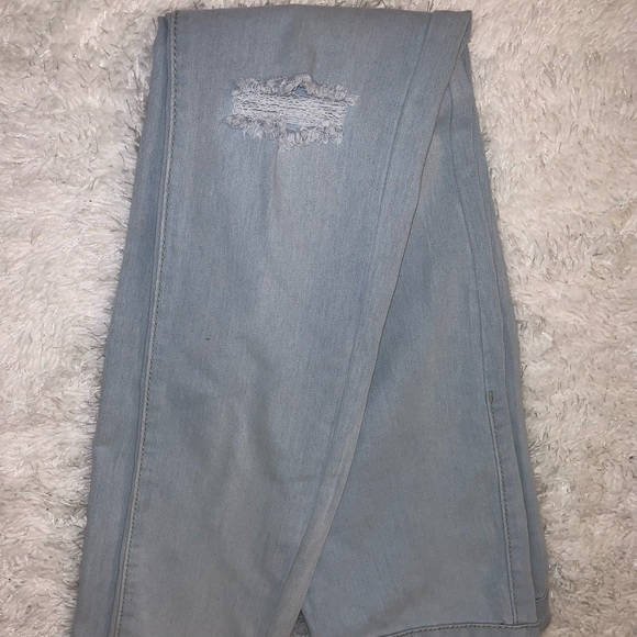 🎊🎉🎇HOST PICK🎆🎈❤️🎊🎉Woman Jean pre loved 🥰 like new distressed knee - Picture 6 of 11